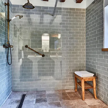 Rouge 4 Etoiles Billard Gueutteville-les-Gres